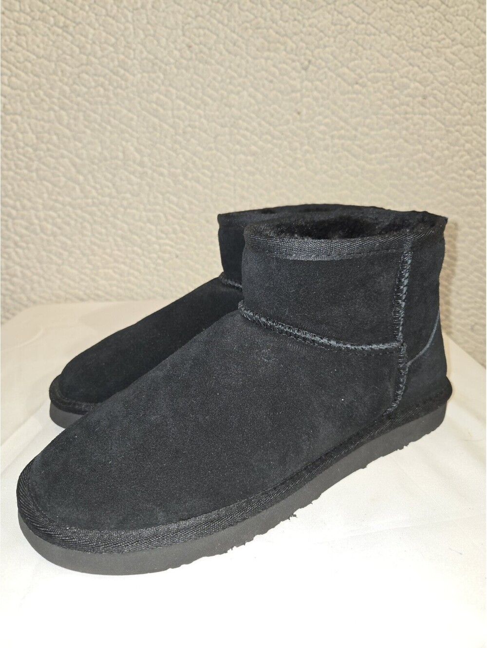 Lamo Suede ankle Booties Mini Boots W Sherpa Lining Sz 10 Women's Black